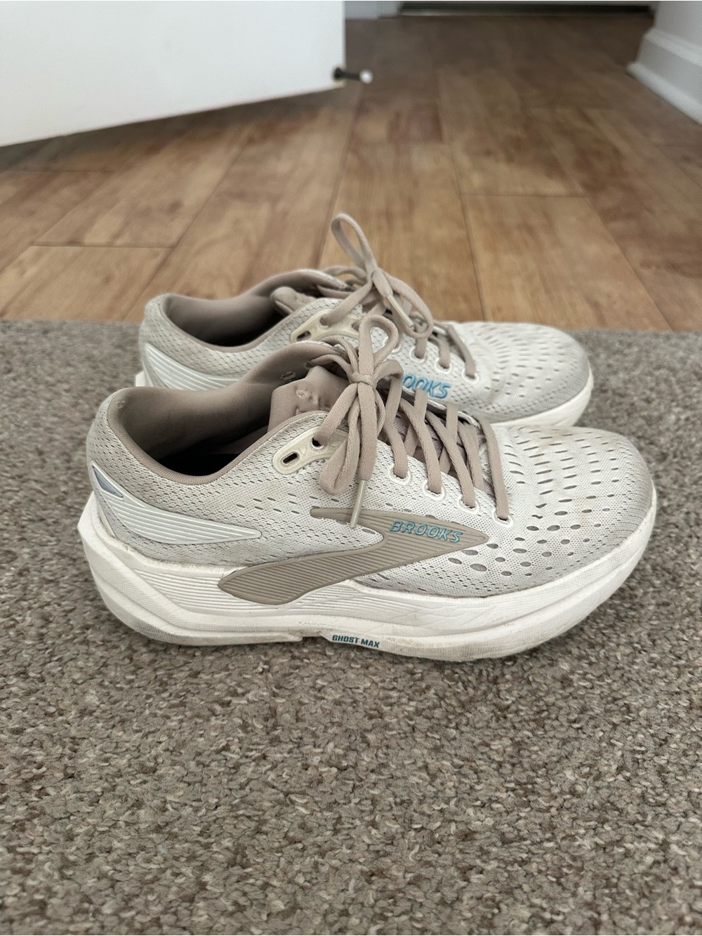 Brooks Women's Running Sneakers in Cream and Light Gray